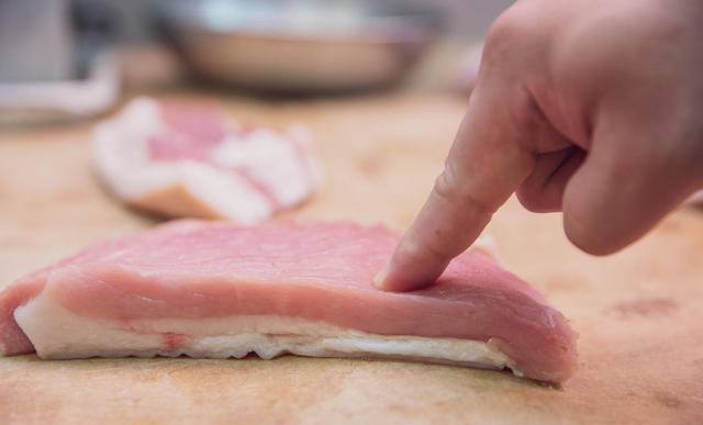 煲汤猪肉5大部位，怎么用才对？大厨教你：肉类正确的氽水方法！休闲区蓝鸢梦想 - Www.slyday.coM