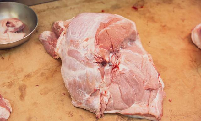 煲汤猪肉5大部位，怎么用才对？大厨教你：肉类正确的氽水方法！休闲区蓝鸢梦想 - Www.slyday.coM