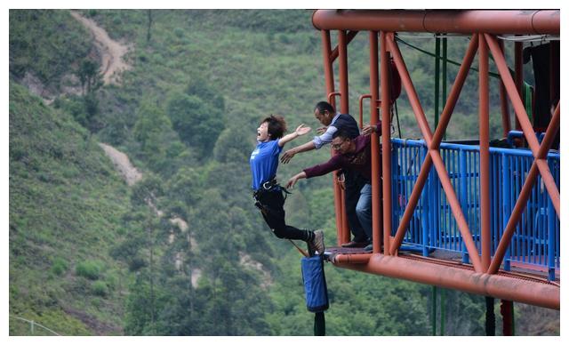 国内十大蹦极地下