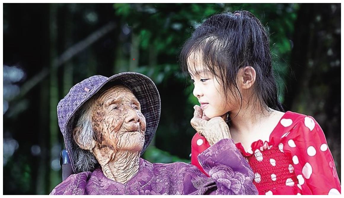 108减8刚好一个世纪(曾祖母108岁,重孙子8岁)