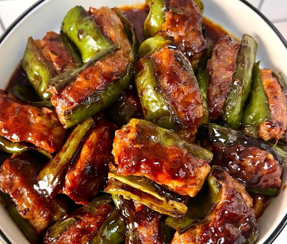 爆好吃的虎皮尖椒酿肉