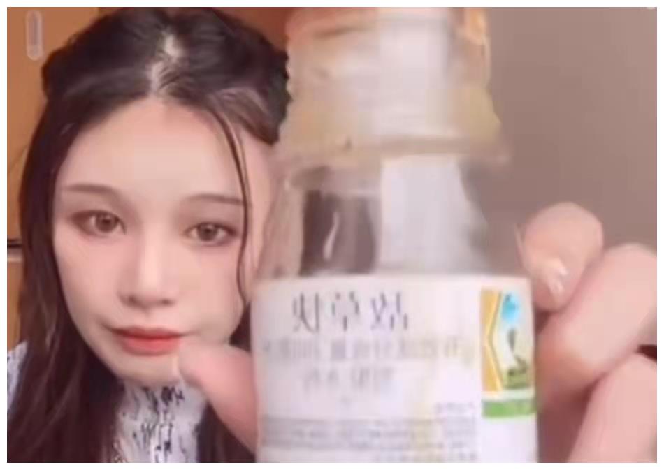 网红直播喝农药因抢救无效死亡,好友声讨前男友是压死骆驼的稻草休闲区蓝鸢梦想 - Www.slyday.coM 网红直播喝农药因抢救无效死亡,好友声讨前男友是压死骆驼的稻草休闲区蓝鸢梦想 - Www.slyday.coM