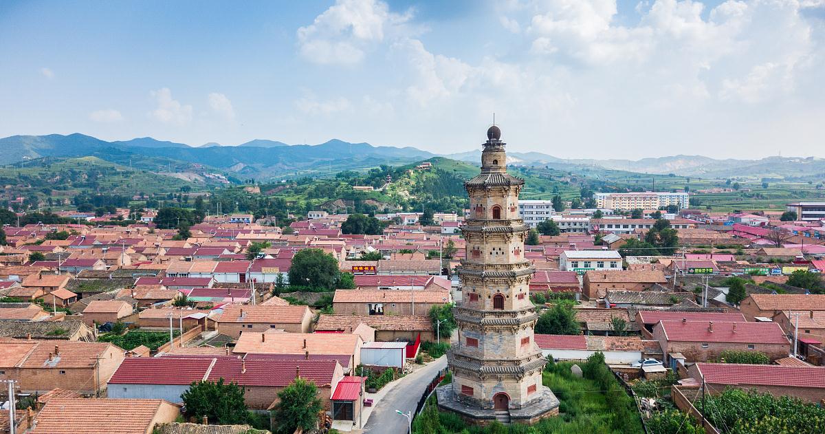 却很少有人知道,就在河北省赤城,来到赤城县后城镇老远就能看到巨石