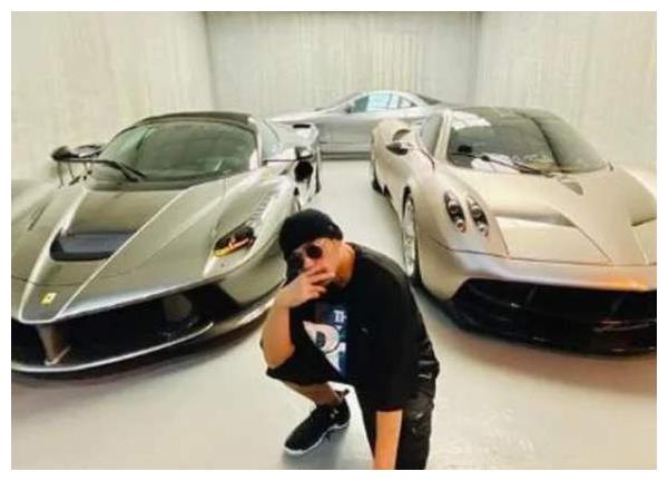 周杰伦晒三辆豪车合照,让网友寻找亮点,被林志颖吐槽"太狂"?