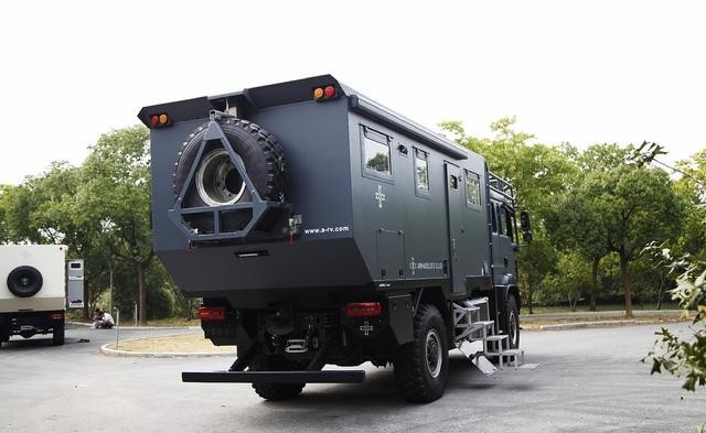 490万一辆的德国man 4x4越野房车永远不会缺油