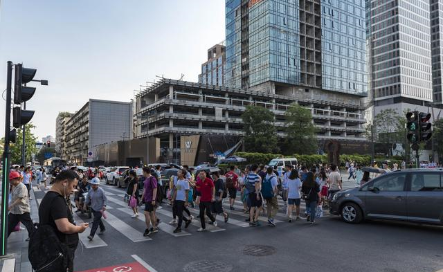 此地被誉为“成都的三里屯”,繁华程度不输香港中环,游客很喜欢休闲区蓝鸢梦想 - Www.slyday.coM 此地被誉为“成都的三里屯”,繁华程度不输香港中环,游客很喜欢休闲区蓝鸢梦想 - Www.slyday.coM