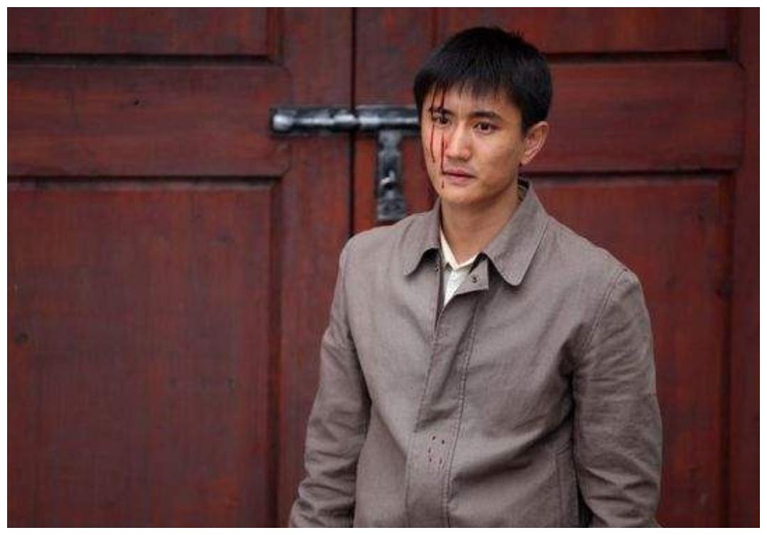 这部剧让我们记住了演员,特别是刘烨饰演的钟跃民,孙俪饰演的周晓白