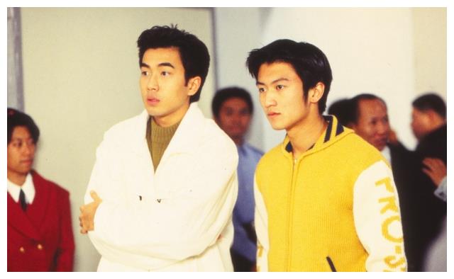 刘恺威本是星二代,但是父亲实力不够,相比谢霆锋的爸爸还是差了很多