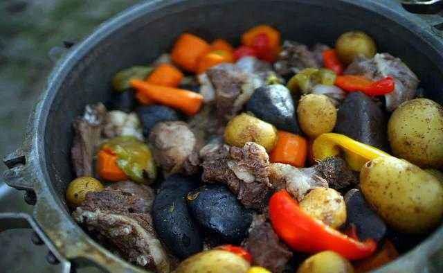 蒙古火传统美食石头烤肉