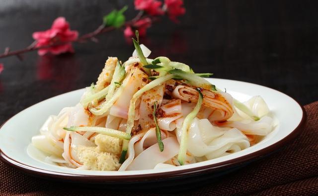 小摊上的凉皮为什么那么好吃?