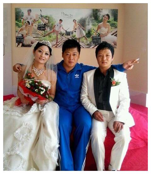 其实贺树峰也明白,现在的他已经38岁了,很难在娱乐圈中发光发彩,索性