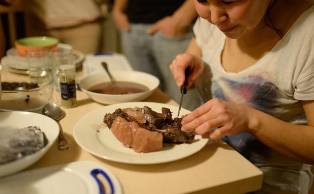 北极圈因纽特人的一日三餐看完终于明白这才是食物链顶端的人