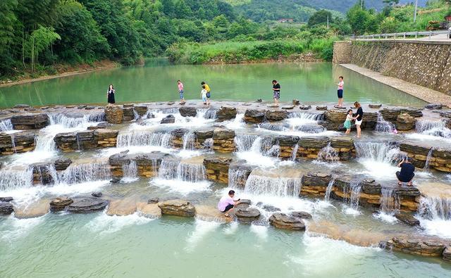 香山南麓,白龙潭,百亩洋,夏日戏水欢