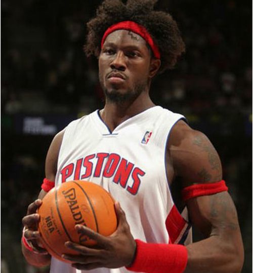 华莱士?气质和肌肉阿泰都差远了!