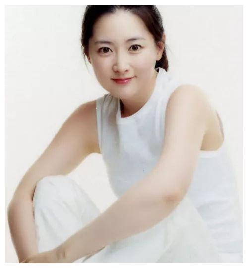 还记得"大长今"李英爱?年近半百犹如少女,不愧是韩国第一美人