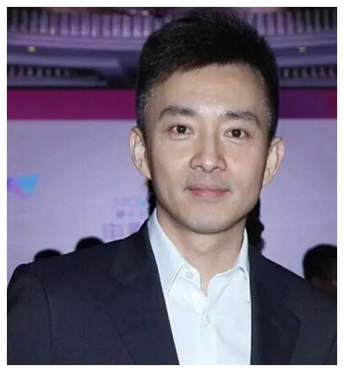 "央视最帅"主持人亚宁,被传"绯闻"后离职,50岁身价百亿