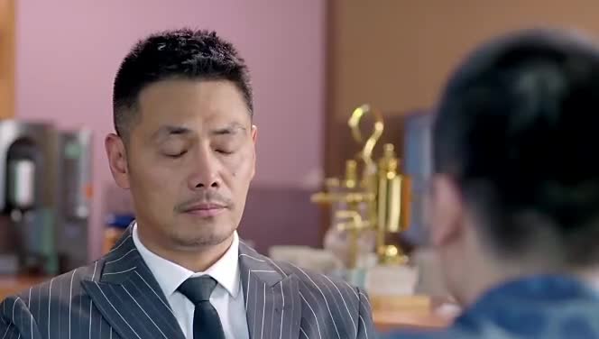 关小迪父亲年轻时真是感情丰富,如今还教秦升追求妖女丽莎