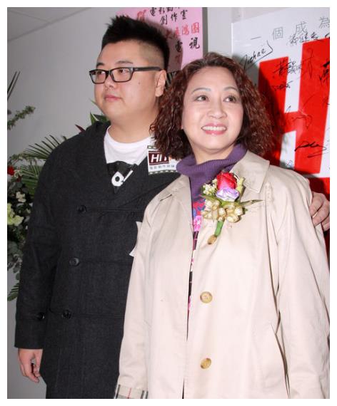 "包租婆"说她年轻时是校花,本以为开玩笑,看到18岁照片信了|元秋|校花