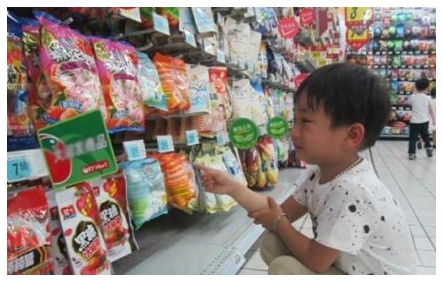 结完账发现孩子偷拿一块糖果，三位妈妈不同反应，影响孩子一生休闲区蓝鸢梦想 - Www.slyday.coM