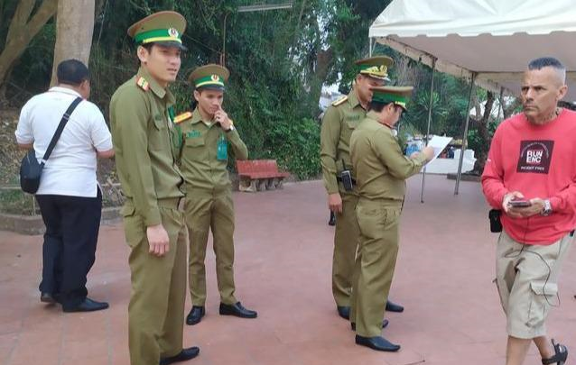 老挝的警察喜欢动不动以各种理由对自驾游的中国游客开罚单?