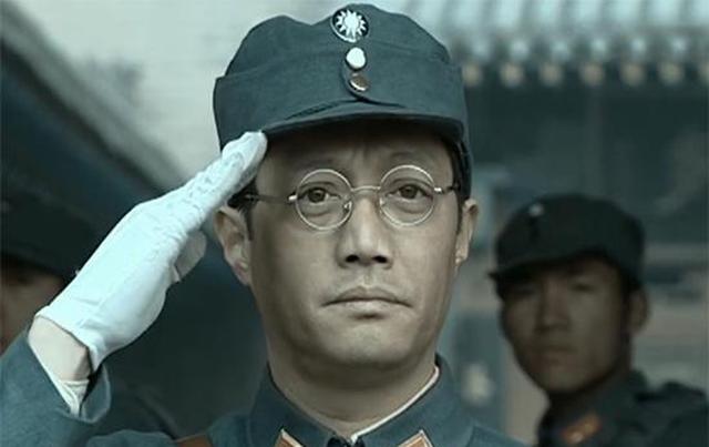 《亮剑》他是国军加强团参谋长,见到李云龙后,真的需要敬礼吗?
