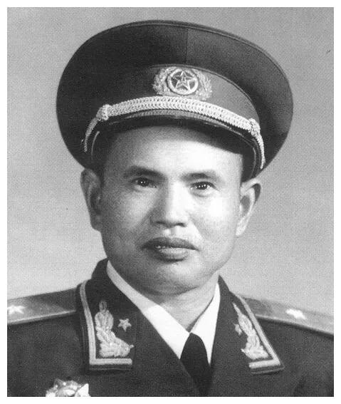 他5次重伤8次被贬,22岁获授免死金牌,73岁去世遗体为何被解剖?