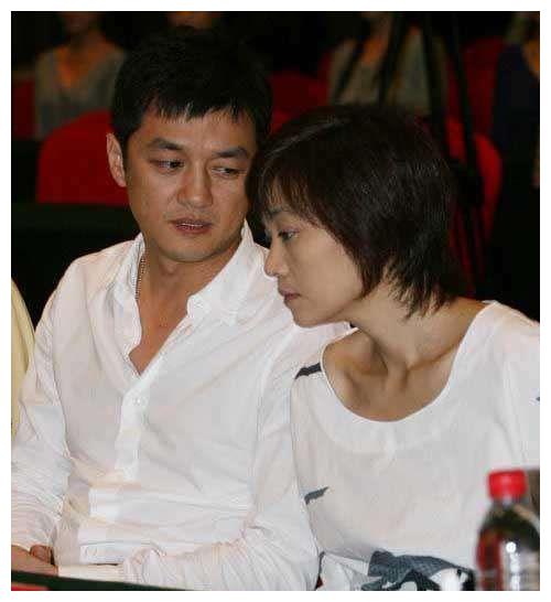 歌手景岗山18岁儿子收到中戏通知书,与老婆结婚22年恩爱如初