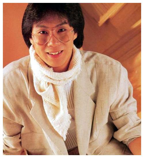 他曾是天王级歌手,正红时车祸瘫痪被妻子抛弃,今67岁靠救济生活