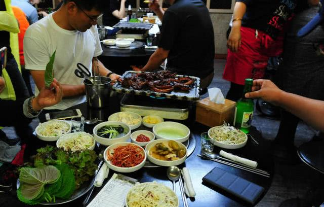 日本人爱吃河豚<a href=