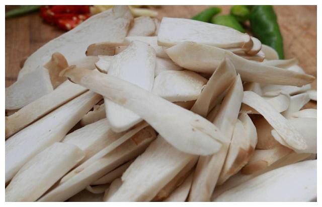 主料:香菇四朵,海鲜菇适量,杏鲍菇一个,胡萝卜半根川野 | 菌珍堂