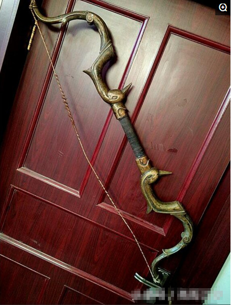 农村老家祖宅维修发现200年前的弓箭,根本拉不动,现在值钱吗