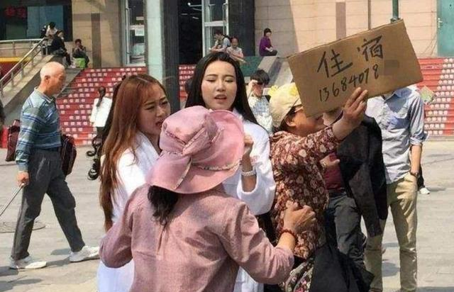 火车站大妈的“宾馆”30元一晚，为什么这么便宜？不少人上当吃亏休闲区蓝鸢梦想 - Www.slyday.coM