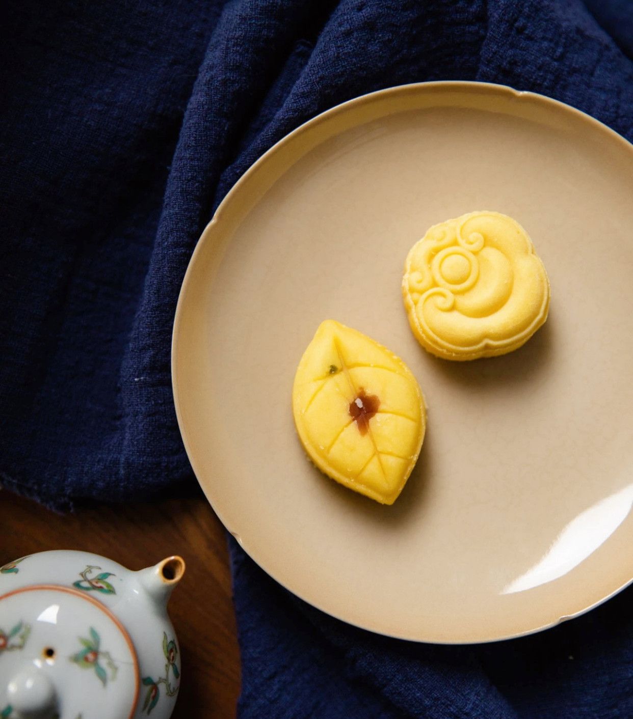 1 / 9 "茶食"一词首见于《大金国志婚姻》:"婿