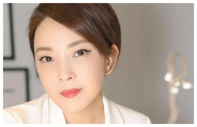 她因与孙红雷合作出演《征服》而成名,在剧中饰演热情奔放的"李梅"