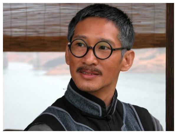 可见王劲松有多认真了,就连一向心高气傲的姜文都夸他是个真正的演员