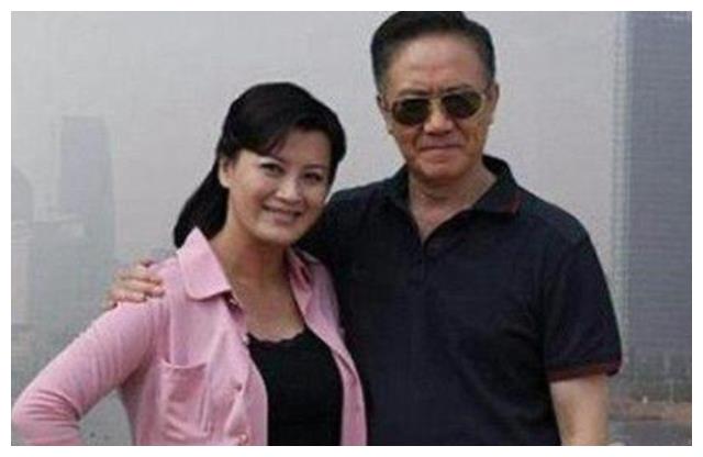 她是李幼斌亲姐,擅长饰演慈母,却因为聚少离多与女儿有隔阂|李野萍