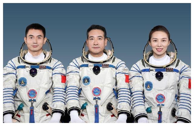 神舟十三号发射成功！宁牺牲也要展示国旗，航天员翟志刚二进太空休闲区蓝鸢梦想 - Www.slyday.coM