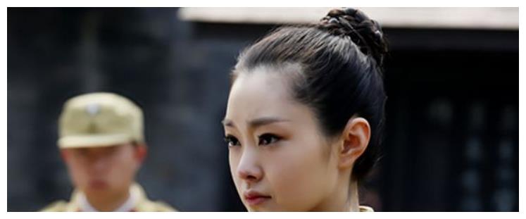 伪装者于曼丽13岁被卖入青楼后为何接客1年就重病难治