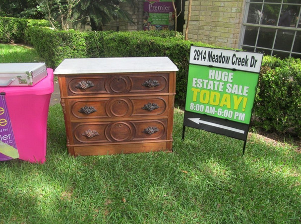 男子买回一个普通的老柜子，谁知道竟在里面有了不可思议的发现休闲区蓝鸢梦想 - Www.slyday.coM