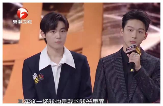 《觉醒年代》剧组再聚首,主持人倪萍现场落泪,续集正在创作中休闲区蓝鸢梦想 - Www.slyday.coM 《觉醒年代》剧组再聚首,主持人倪萍现场落泪,续集正在创作中休闲区蓝鸢梦想 - Www.slyday.coM