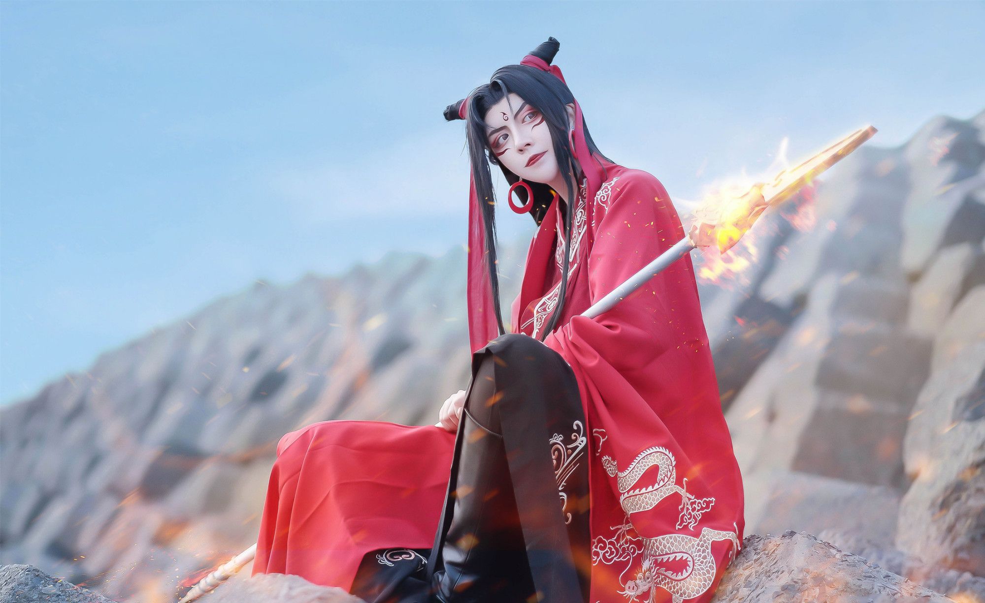 1 / 19 这组《哪吒魔童降世》哪吒的扮演者是来自cos圈著名大佬"胤川