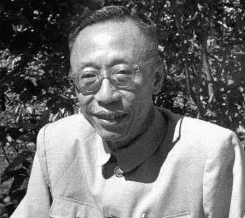 溥仪晚年携妻子重游故宫,迎面走来一老头,溥仪见后脸色大变__财经头条