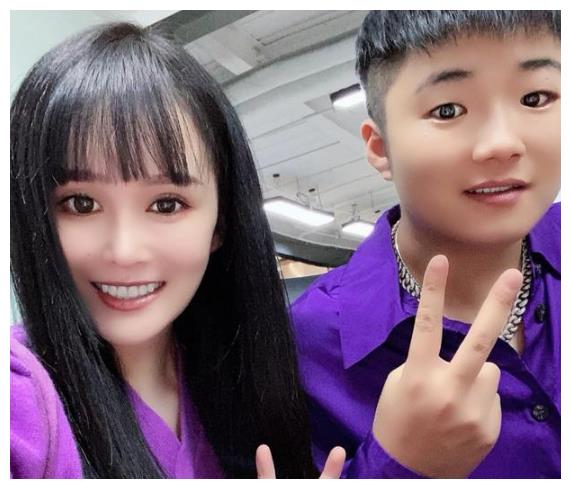 赵本山女儿新恋情,男友照片曝光,网友:没法和天佑比