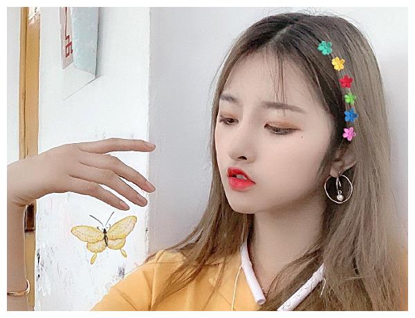 原来次惑小仙女只是艺名,得知她的真名后,粉丝:还好改的早