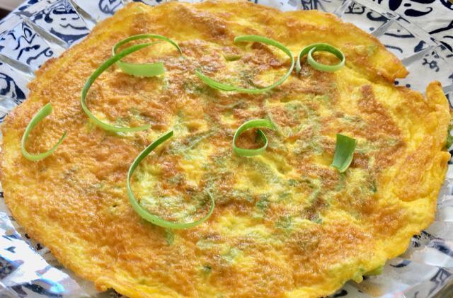 2根苦瓜3个鸡蛋,吃腻了鸡蛋炒苦瓜,不妨来试试苦瓜鸡蛋饼