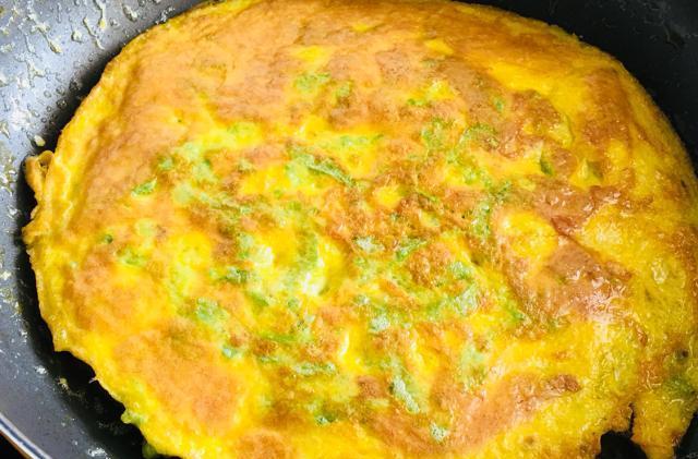 2根苦瓜3个鸡蛋,吃腻了鸡蛋炒苦瓜,不妨来试试苦瓜鸡蛋饼