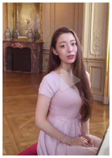 朗朗老婆吉娜晒近况,穿粉色长裙腰身见粗小腹微隆疑似怀孕?