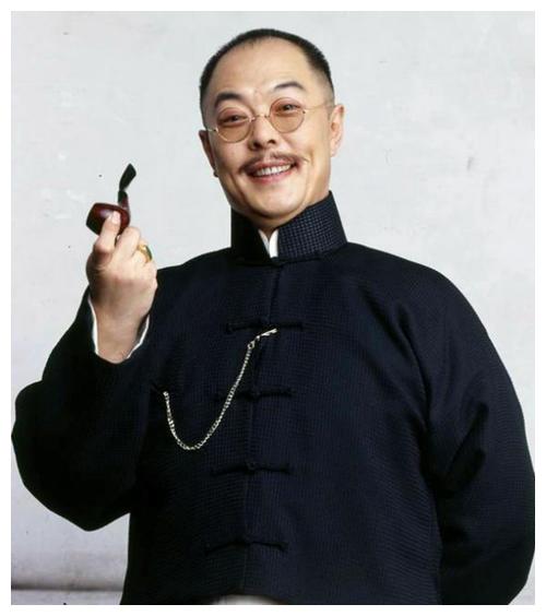 皇阿玛张铁林:演技差,只因年龄被吹上天,娱乐圈有多虚伪?