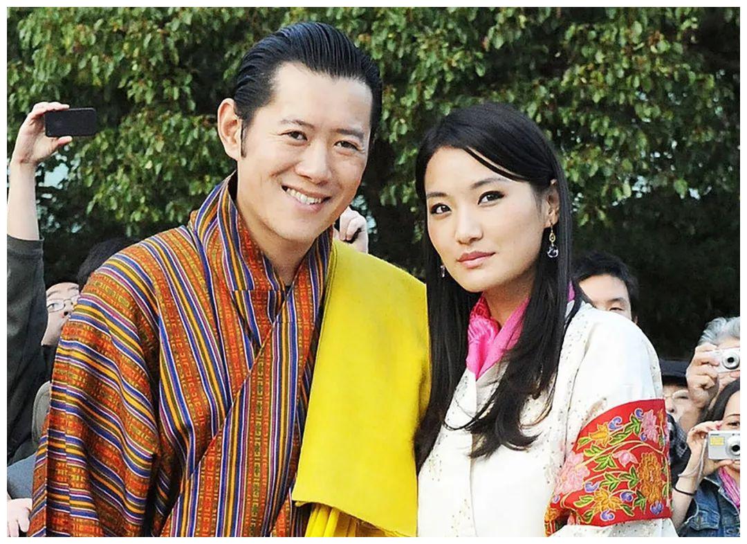 新闻看点# 不丹国王吉格梅·旺楚克一直比较. 来自时尚扒婆子 - 微博