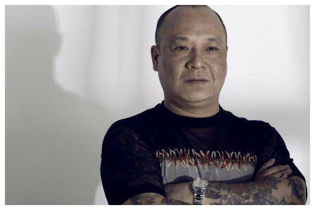 周星驰电影绿叶聚餐,大b哥身家已过亿,黄子扬来福雷宇扬吃嫩草